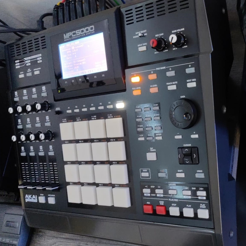 Professional MPC5000 Music Production Center - Black